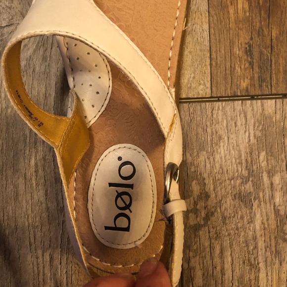 Used.  Sandals w/ adjustable buckle. - Picture 7 of 14